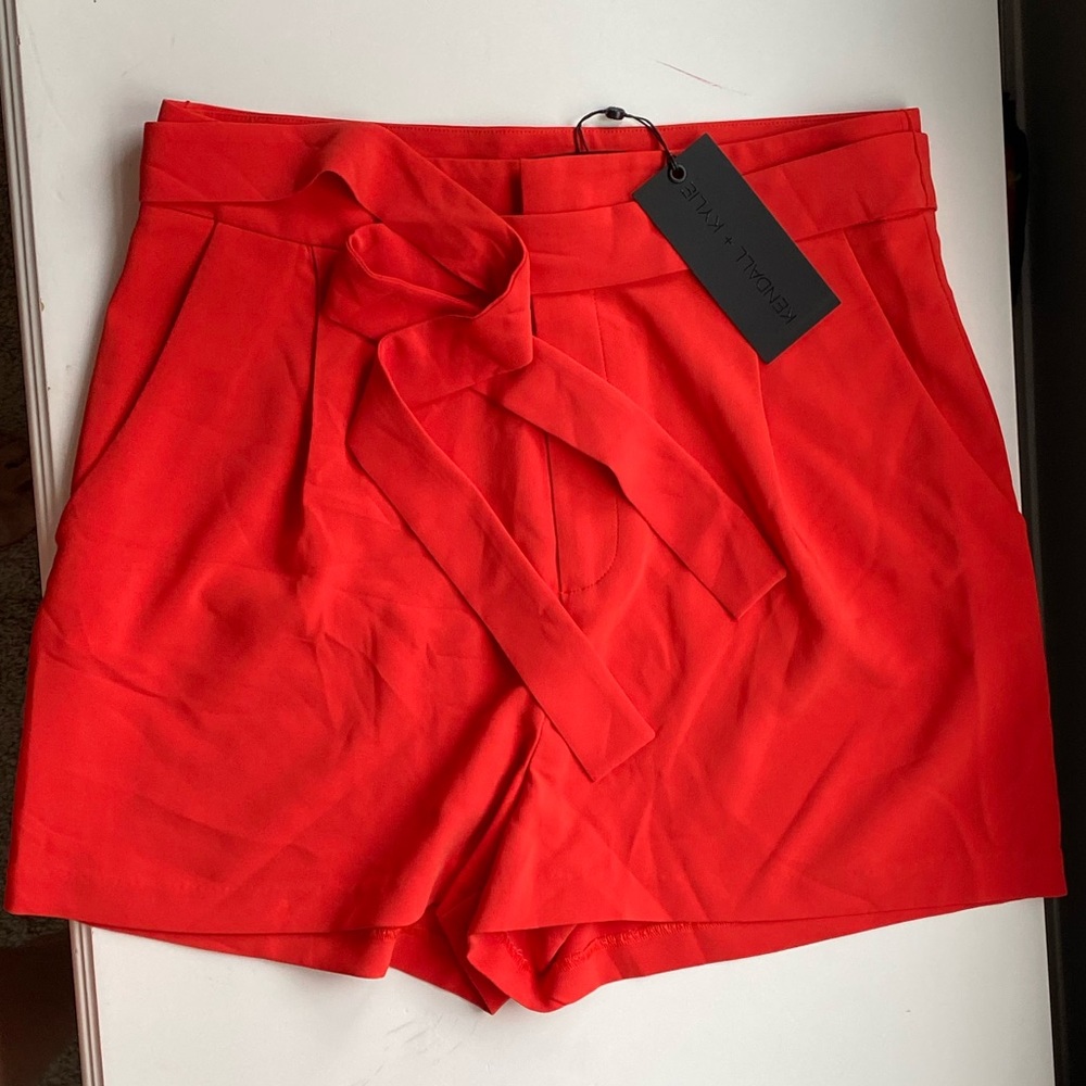 Kendall & Kylie high waisted shorts with bow belt 🍊
